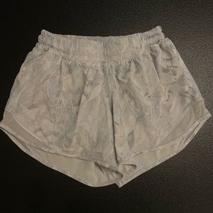 Lululemon Hotty Hot Shorts: Size 4 TALL